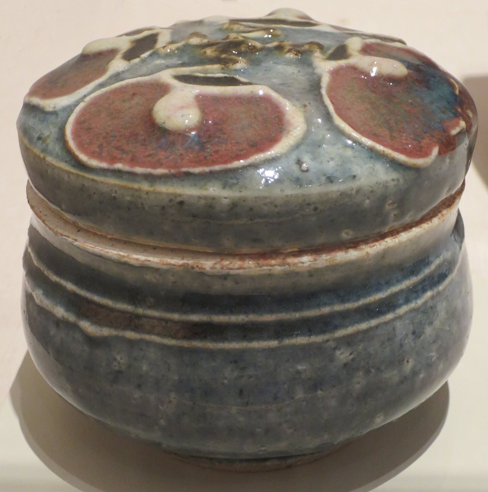 河井寬次郎《丸形蓋物》(制作年不詳、炻器、工芸)の写真